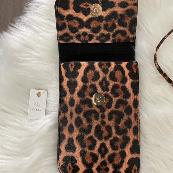 Leopard Crossbody Purse - Picture 7 of 9